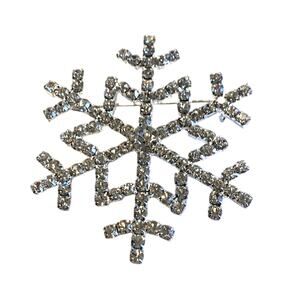 NWOT Holiday Snowflake brooch silvertone & rhinestones festive Christmas pin NEW